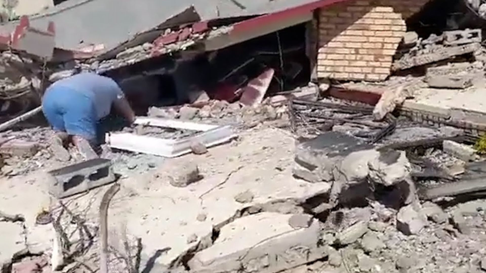 Al menos dos muertos y 17 heridos al derrumbarse el techo de un santuario en Brasil