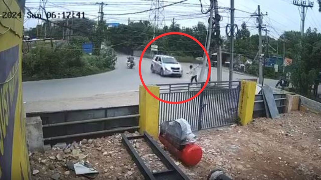 Graban cuando camioneta fuera de control impacta a persona que salió volando y murió