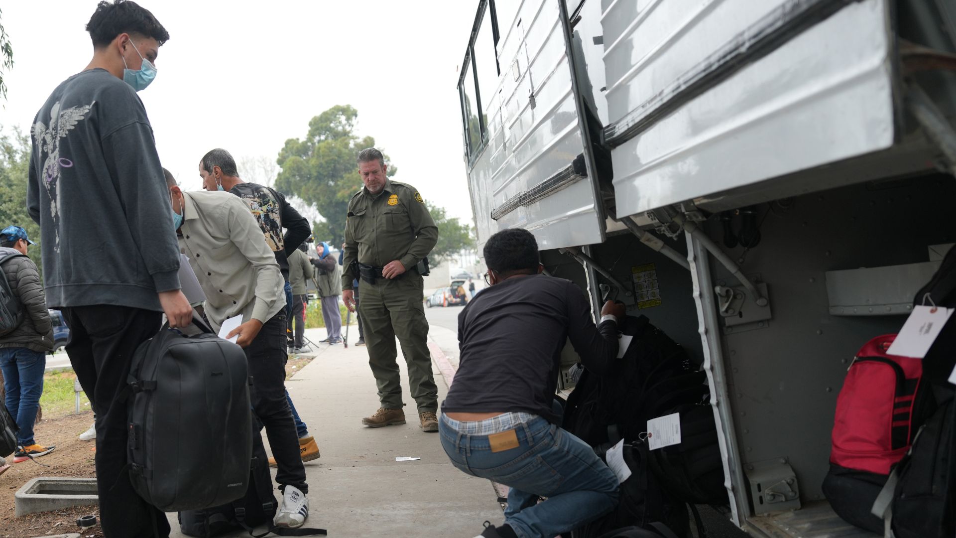 Hallan a 41 migrantes de India, Nepal y Ecuador encerrados en una casa del sur de México