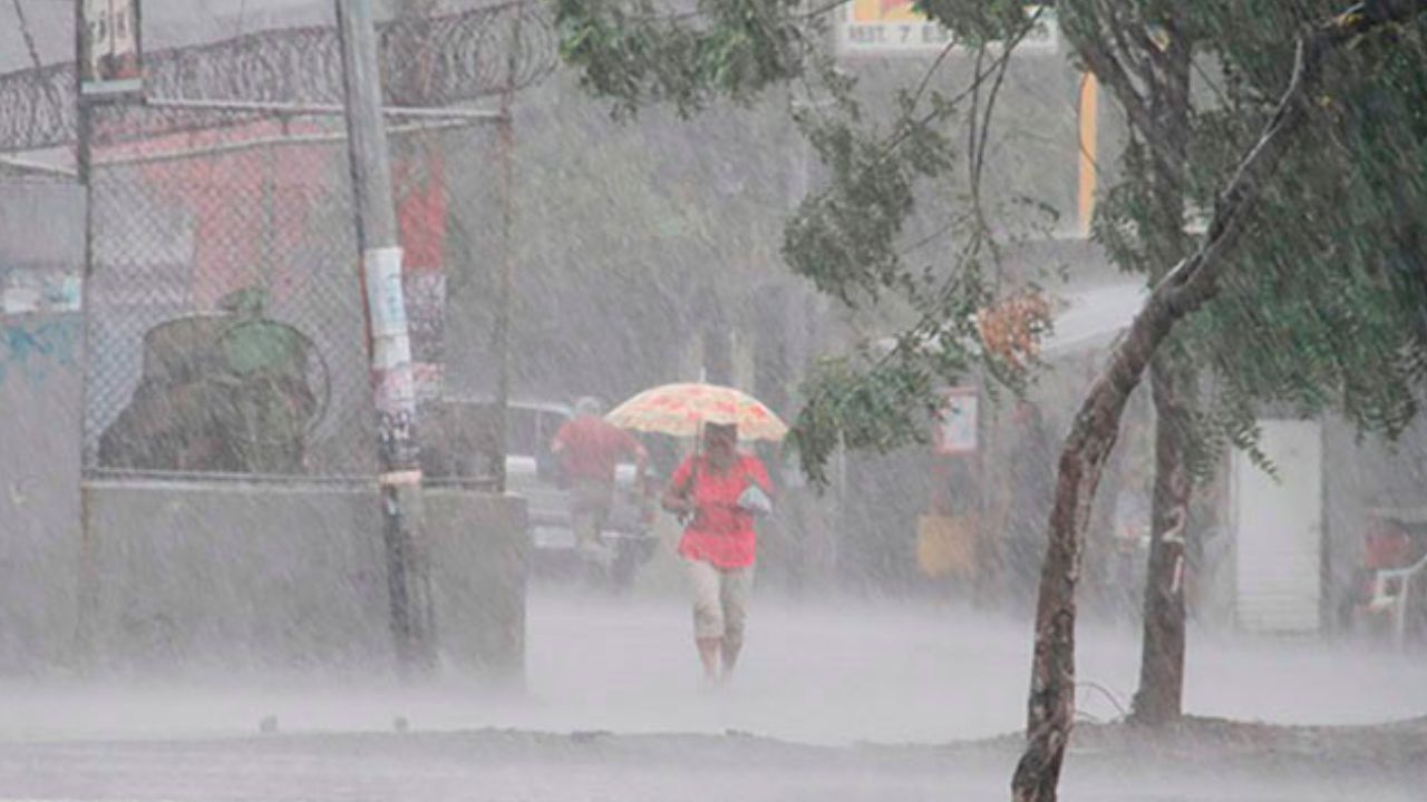 Onda tropical dejará lluvias moderadas a fuertes este lunes en Honduras, según Copeco