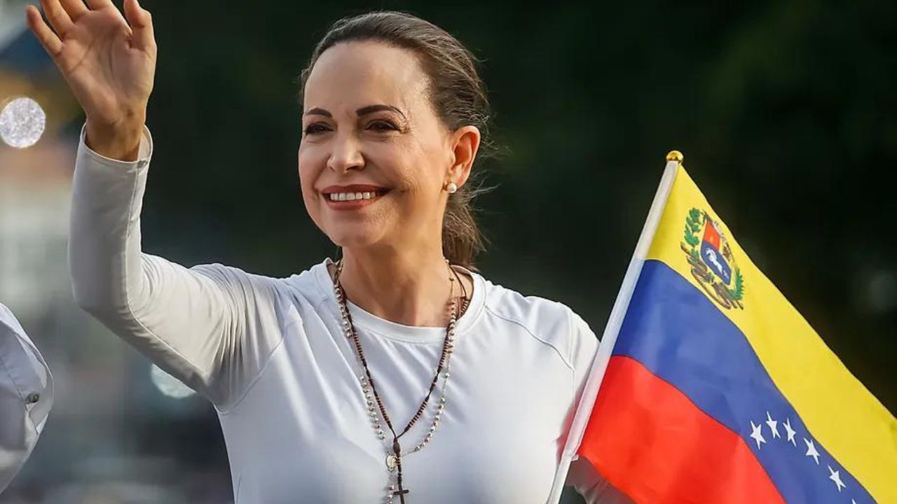 Machado reaparece entre el clamor de miles de personas concentradas en Caracas