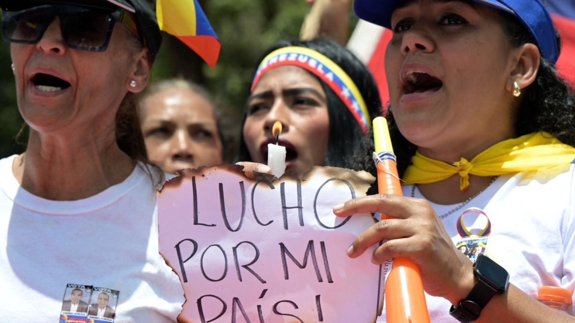 Miles de manifestantes opositores se concentran en día crucial para Venezuela