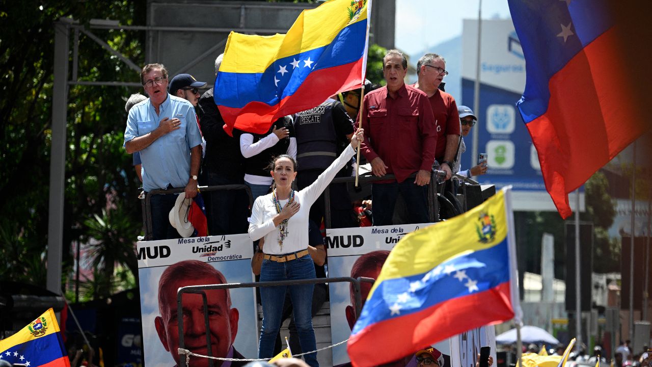 'No vamos a dejar las calles': oposición de Venezuela reivindica victoria en elecciones
