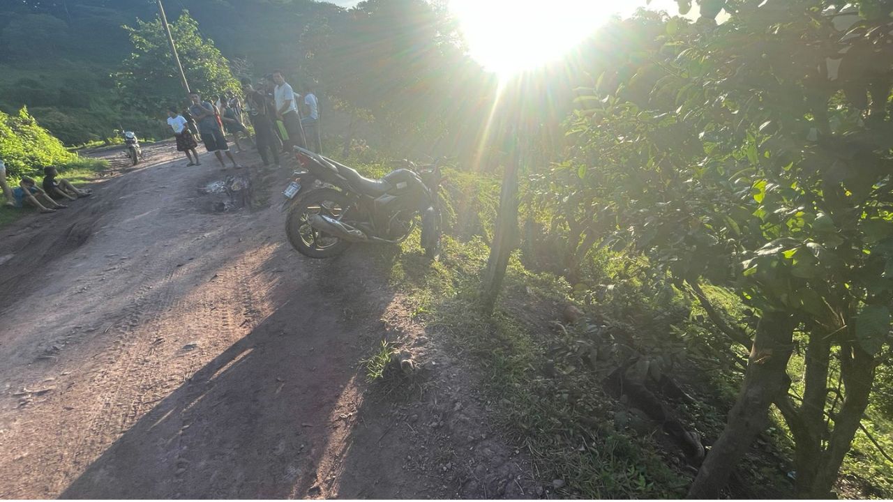 Motociclista ebrio muere por lesión en la nuca tras caer en una hondonada en Choluteca