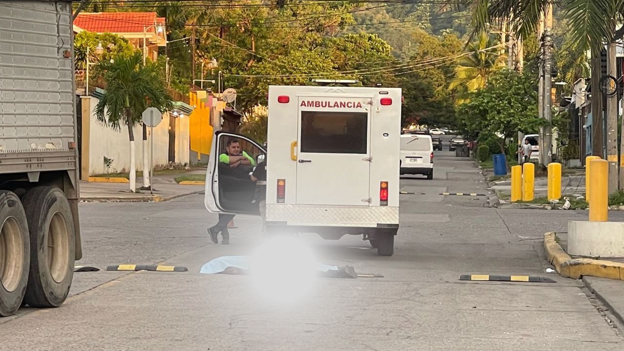 Muere arrollado por rastra guardia de seguridad que iba en bicicleta para su trabajo en San Pedro Sula