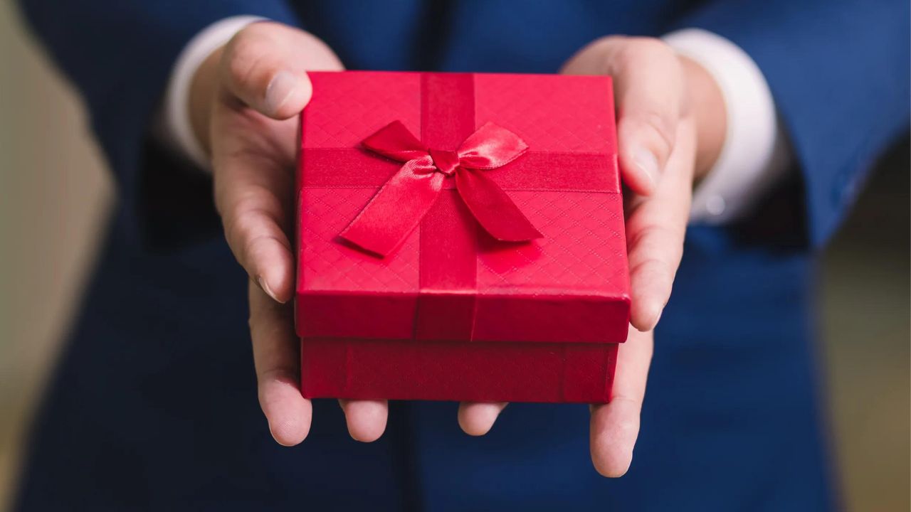 Los regalos que empresas colombianas deben entregar a sus empleados tres veces al año