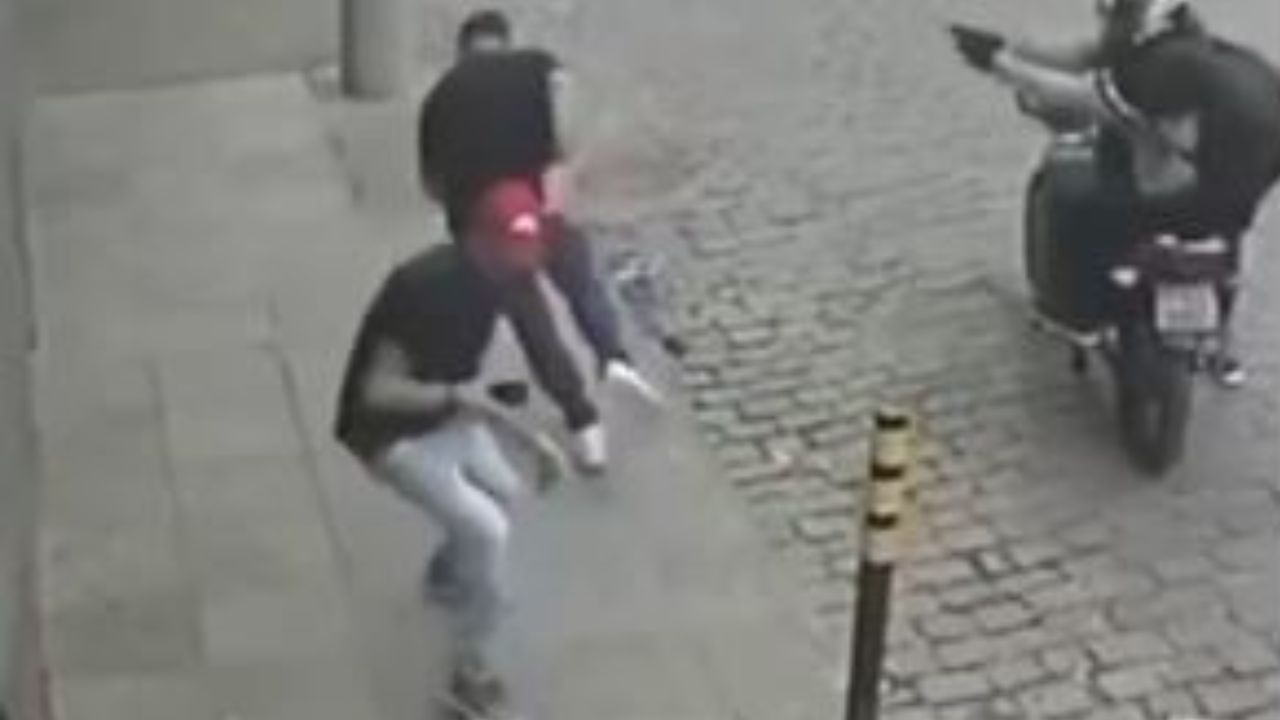 Cámara graba intento fallido de sicarios en moto de matar a hombre