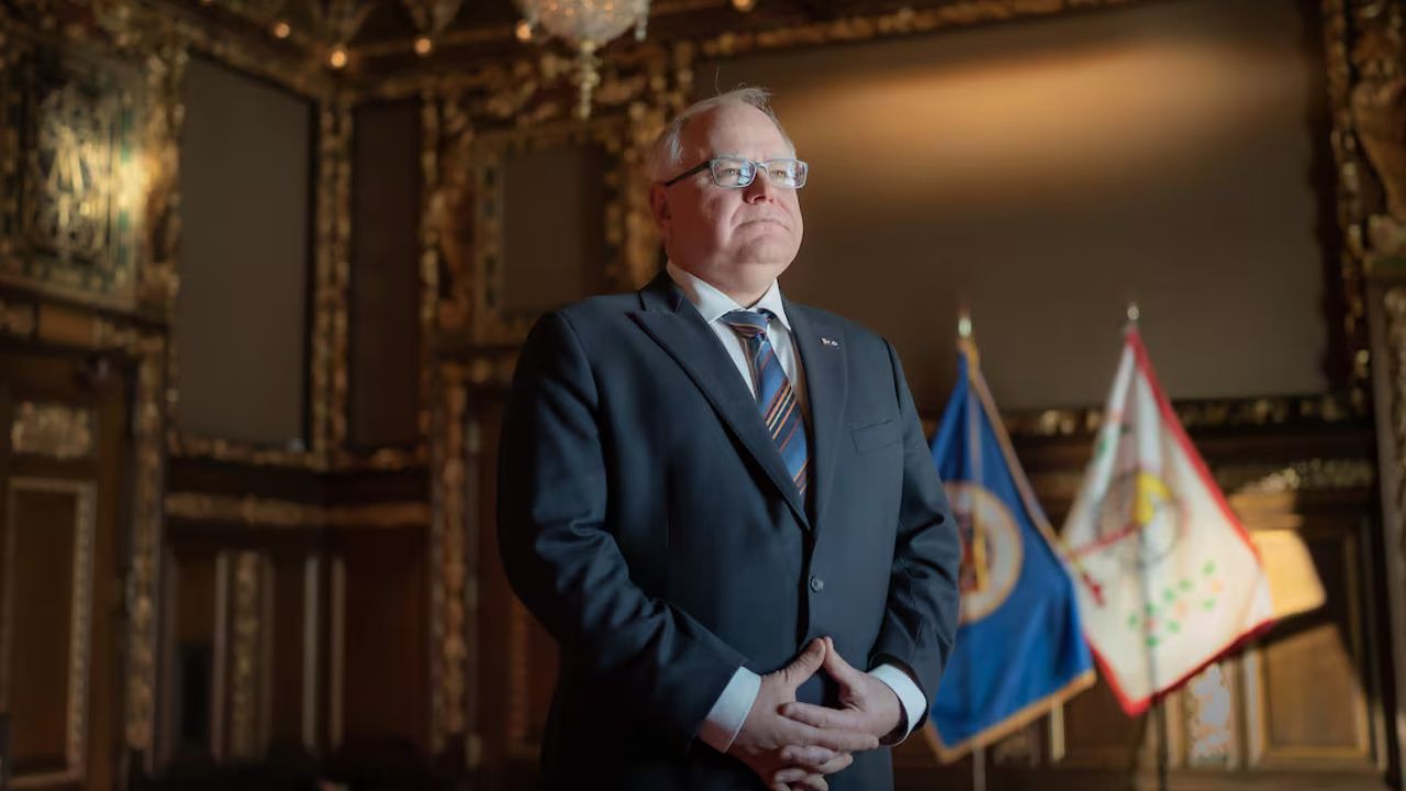 Los republicanos en EE. UU. atacan a Walz por su historial militar y su perfil progresista