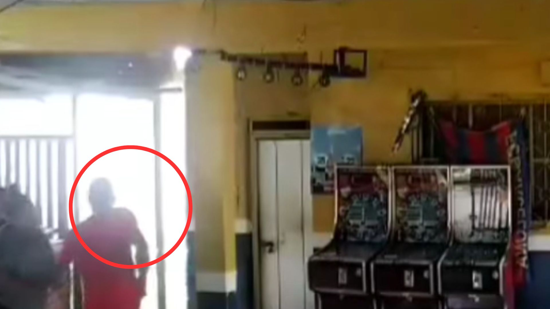 Cámara capta asalto armado a dos mujeres en pulpería en El Progreso