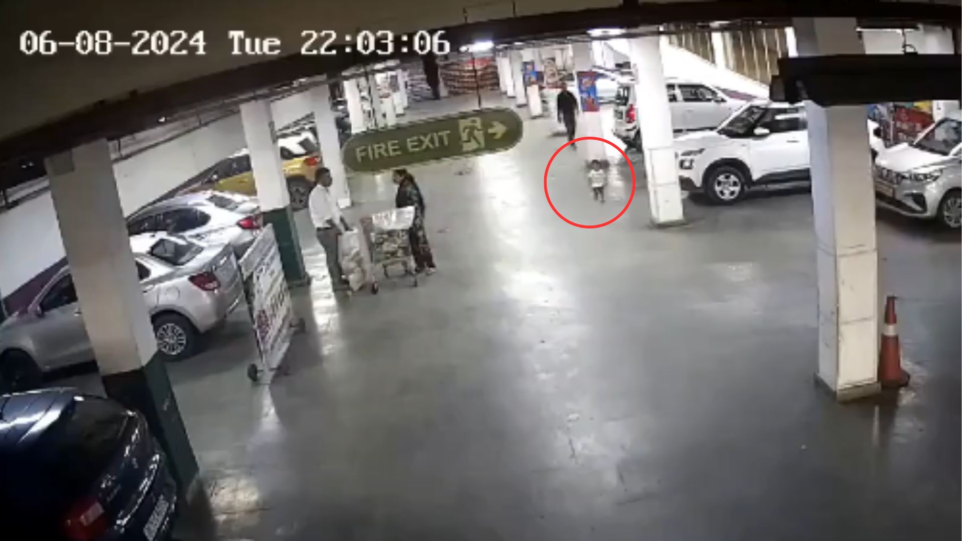 Atropellan a niño en parqueo de centro comercial mientras la mamá estaba distraída