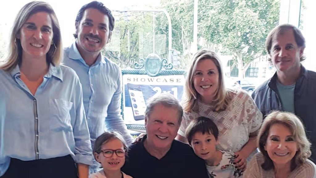 Familia de Arturo Puig y Selva Alemán reunidos