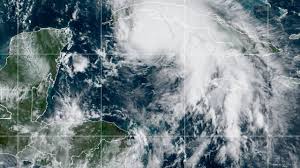Las costas de las Carolinas en EE.UU. bajo alerta por potencial tormenta tropical