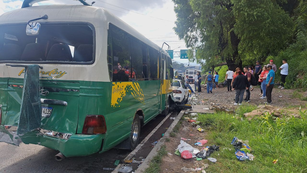 Muere hermano de periodista hondureño por bus sin frenos que transportaba militantes de Libre