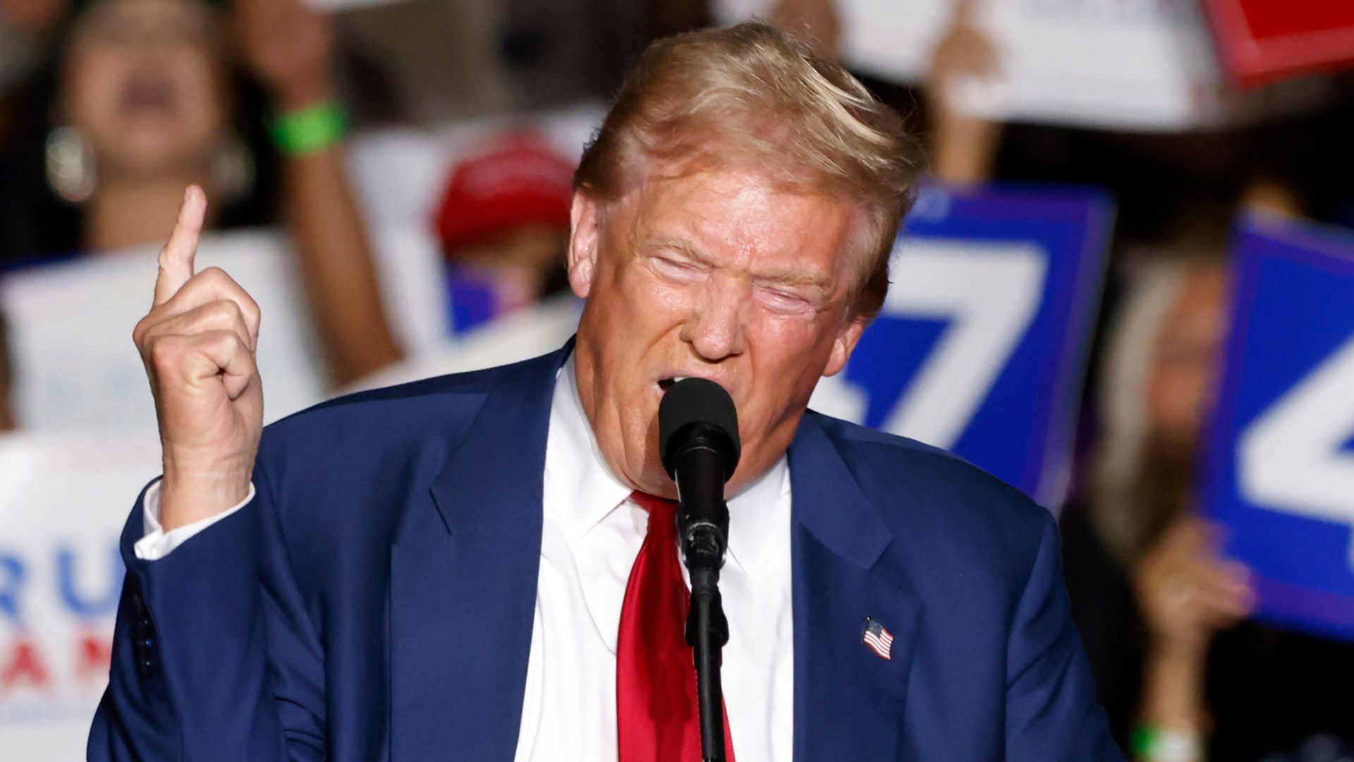 Reportan disparos en un lugar cercano a donde está Trump, que se encuentra 'a salvo'