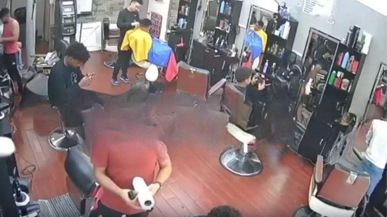Cámara capta cuando barbero muere al momento que atendía a un cliente