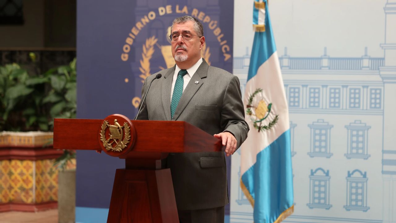 Presidente de Guatemala pide a militares abstenerse de asociarse con criminales o políticos