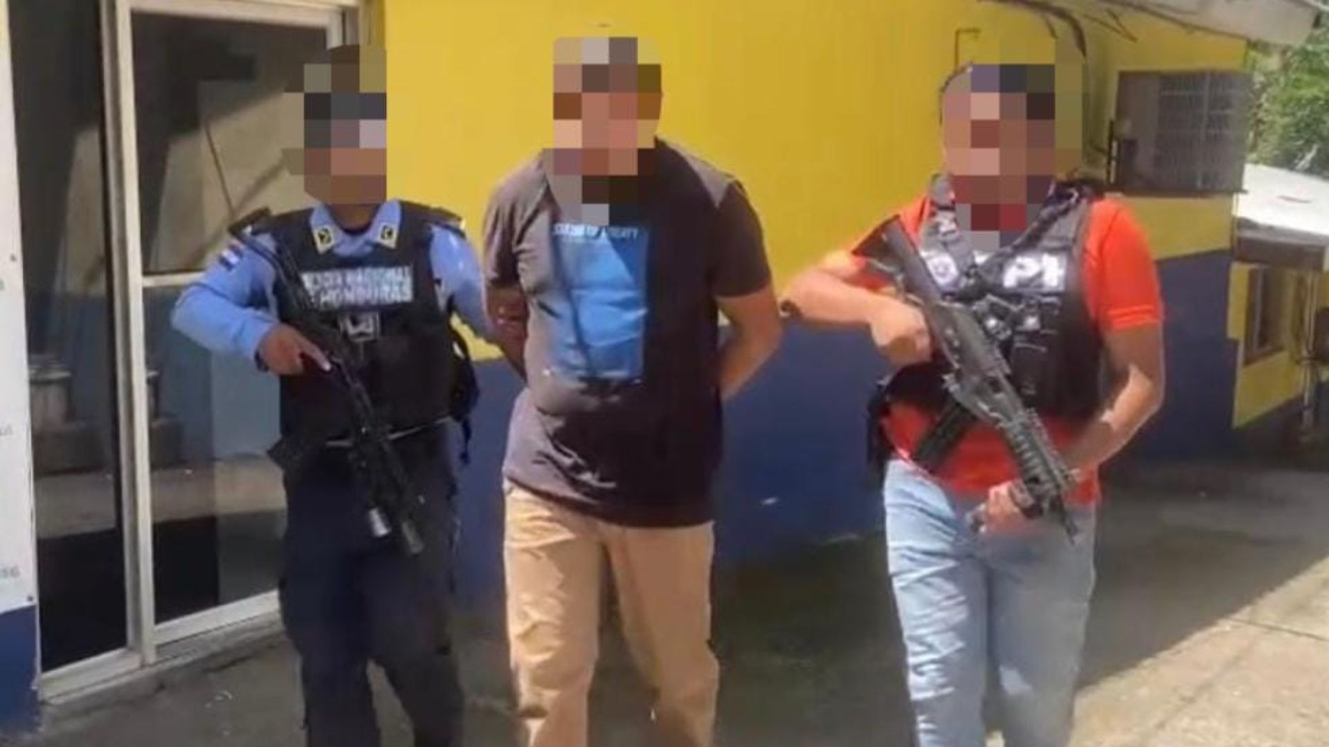 Expolicía es capturado por hacerse pasar por abogado y estafar a sus clientes