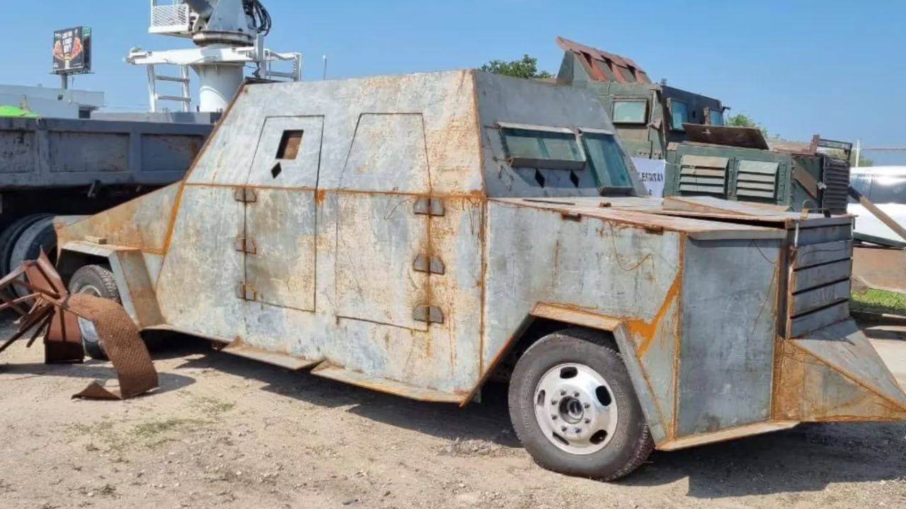 Narcos usan autos 'monstruo' con blindaje artesanal para luchar en la frontera México-EEUU