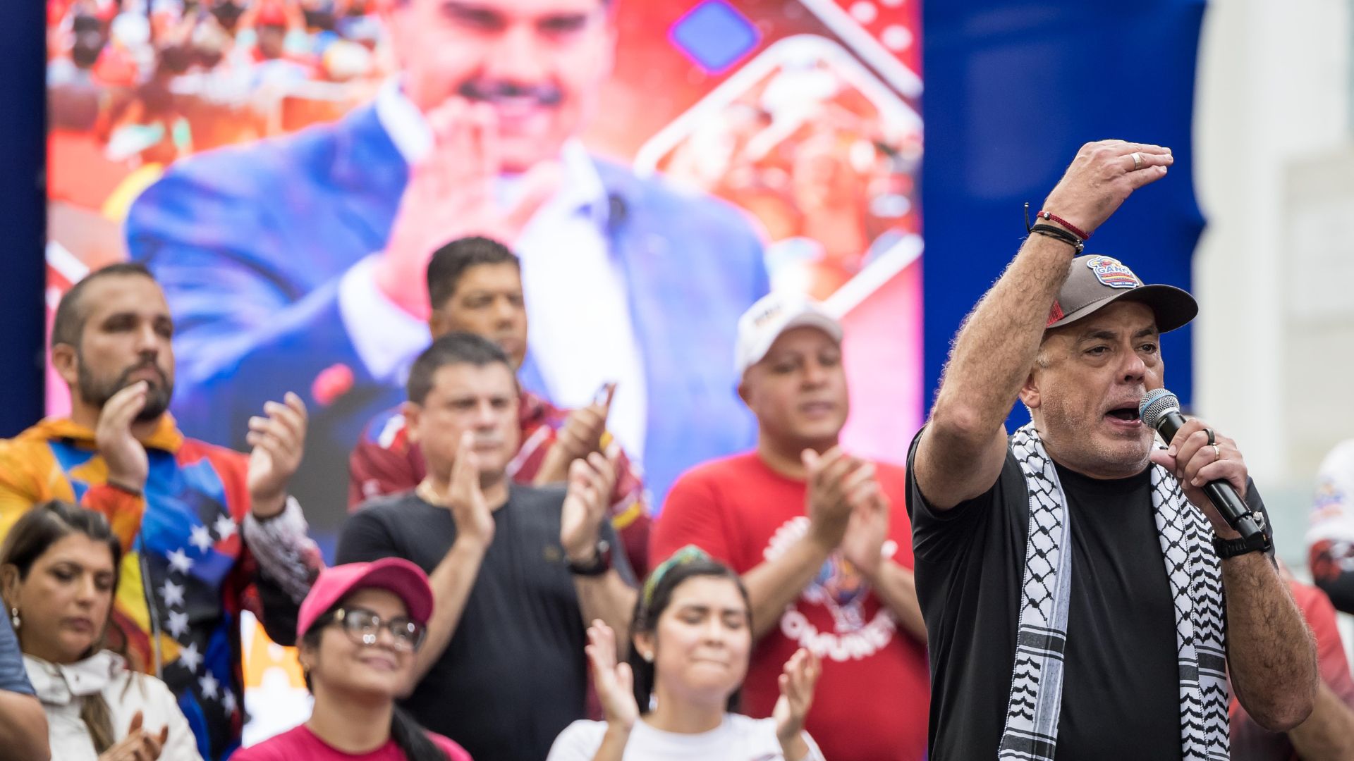 Chavistas y opositores se mantendrán en manifestaciones en Venezuela a dos meses de los comicios
