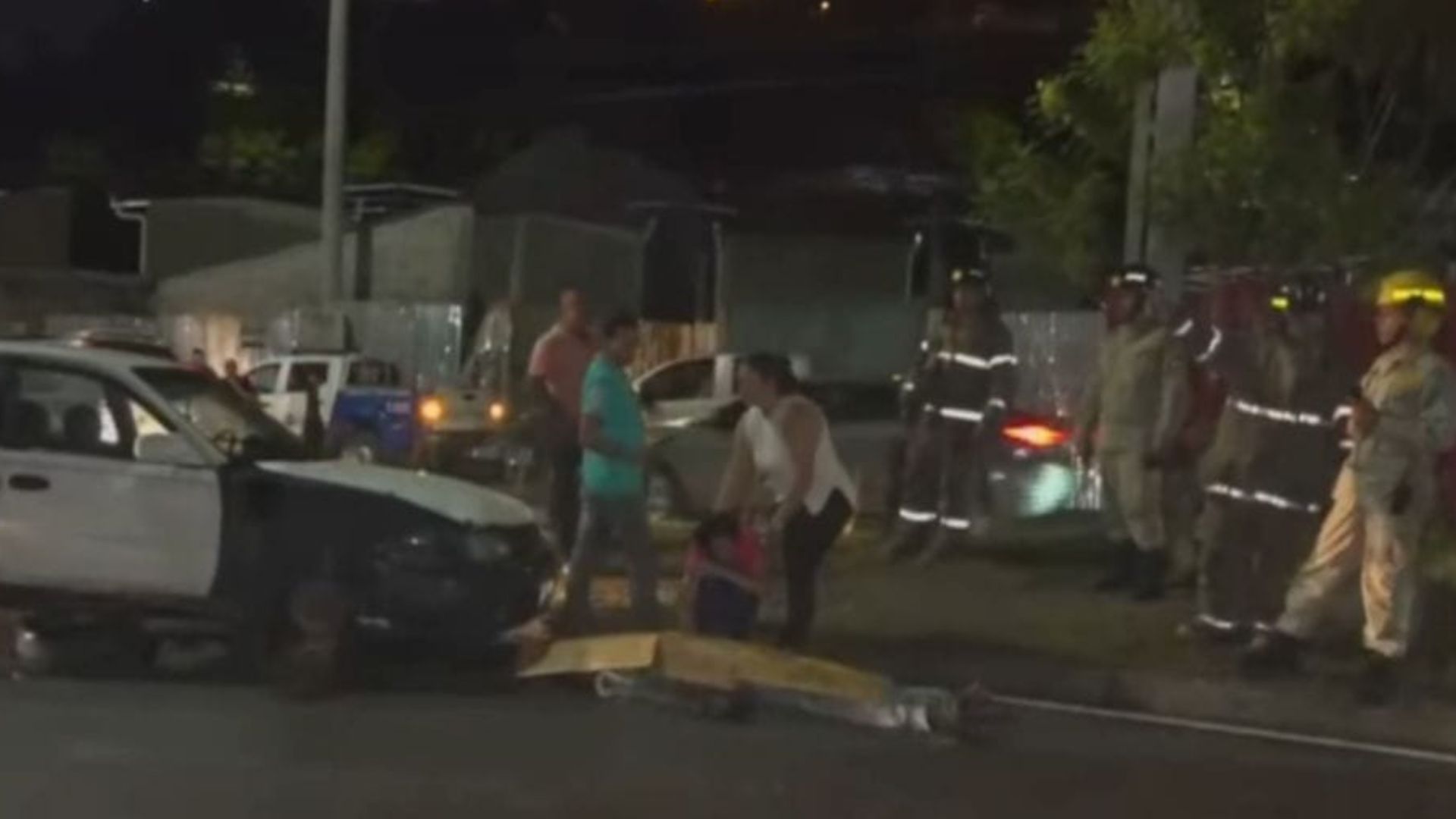 Conductor de taxi que cambiaba una llanta muere aplastado por su vehículo en Tegucigalpa