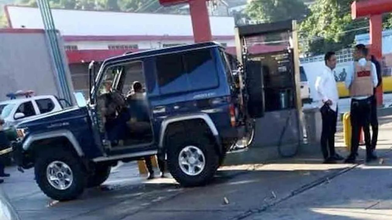 De más de 30 balazos matan a hombre que llegó a gasolinera a llenar su vehículo