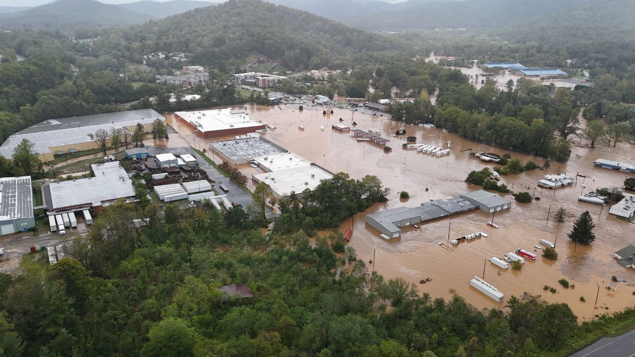 Huracán Helene deja más de 60 muertos en EE. UU. y 'gran desastre' en Carolina del Norte