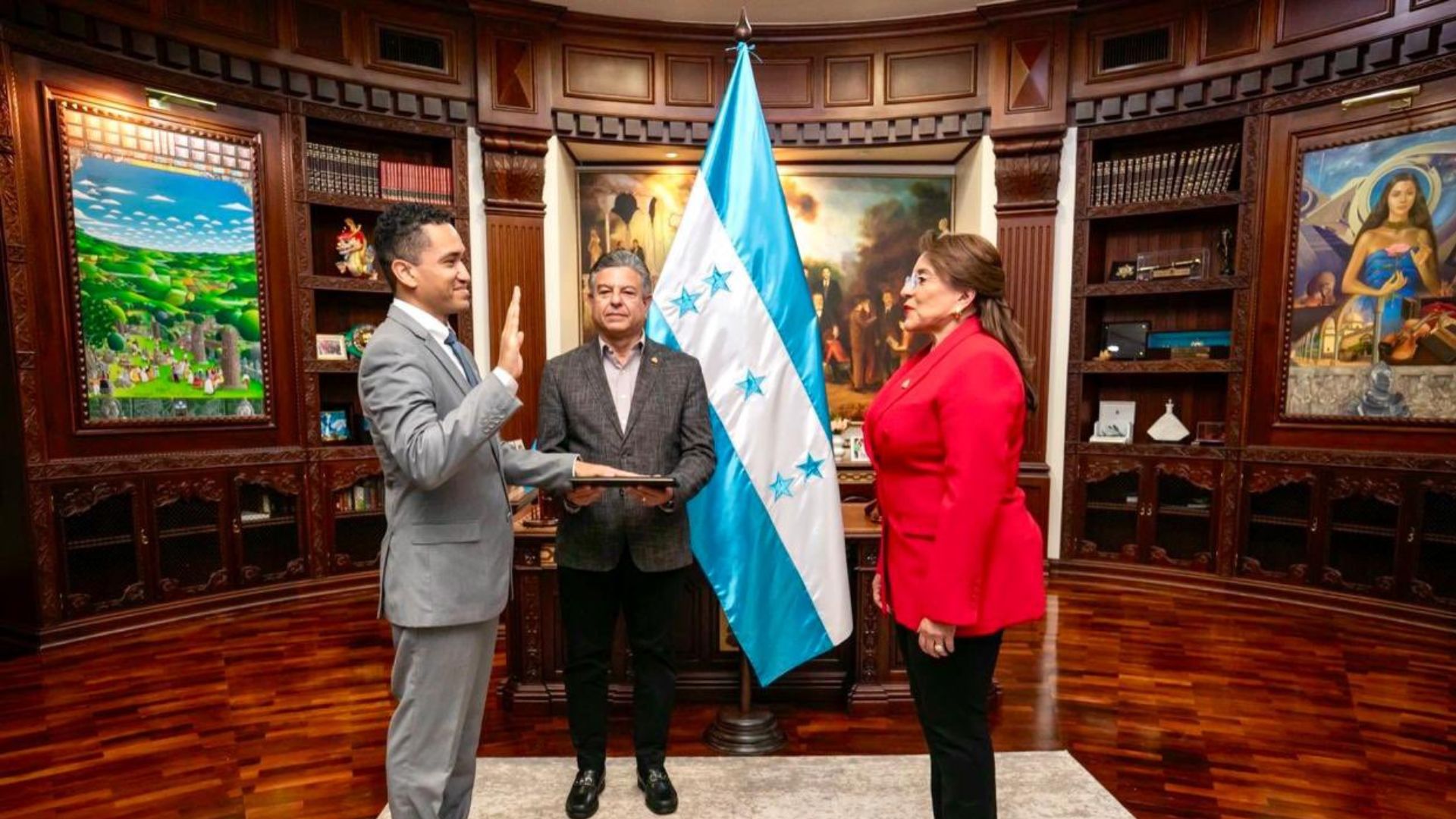 Christian Duarte es juramentado como nuevo secretario de Finanzas