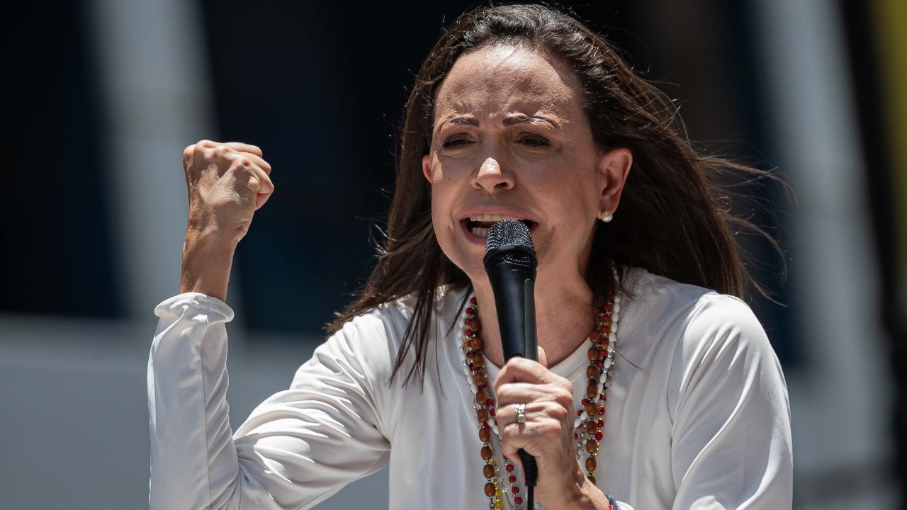Machado dice que Maduro ha condenado a los jóvenes a la 'pobreza, violencia y cárcel'