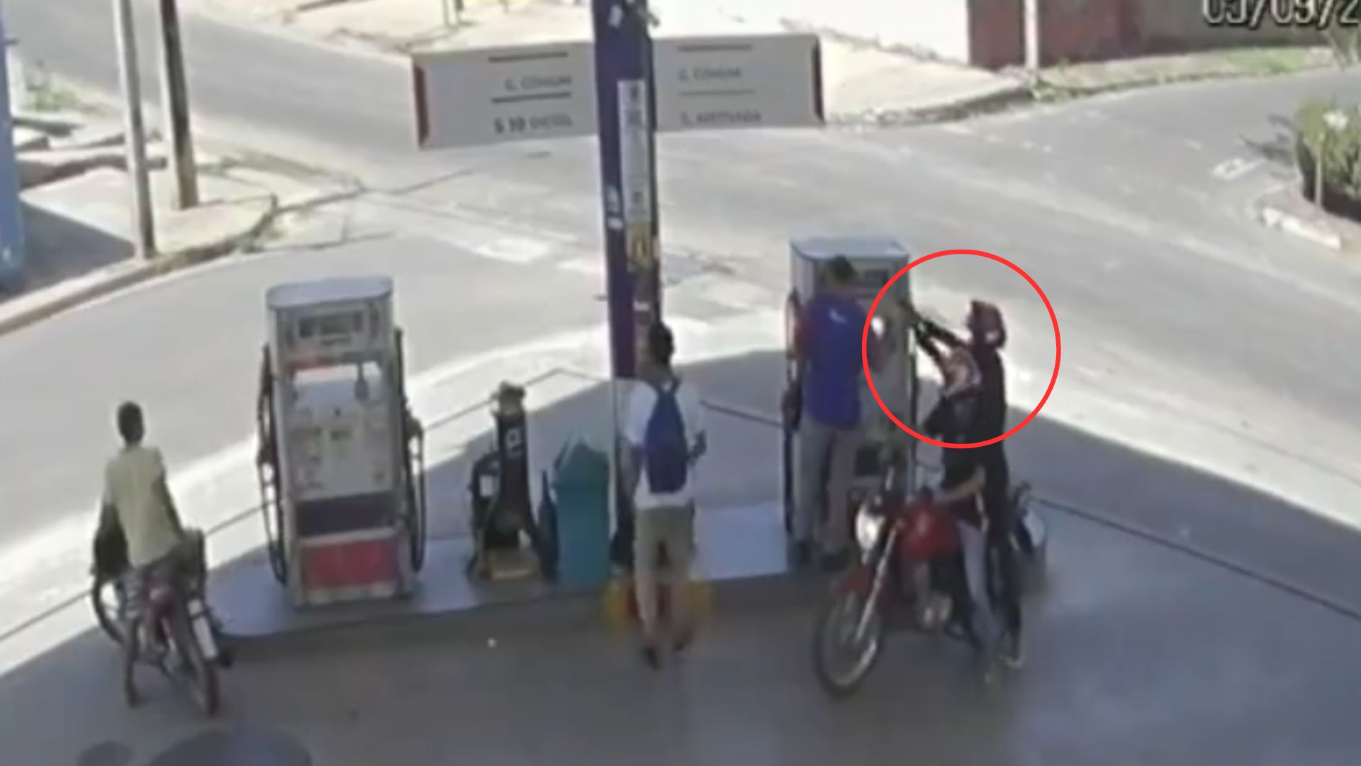 Llegan a matar a empleado de una gasolinera y todo queda en video