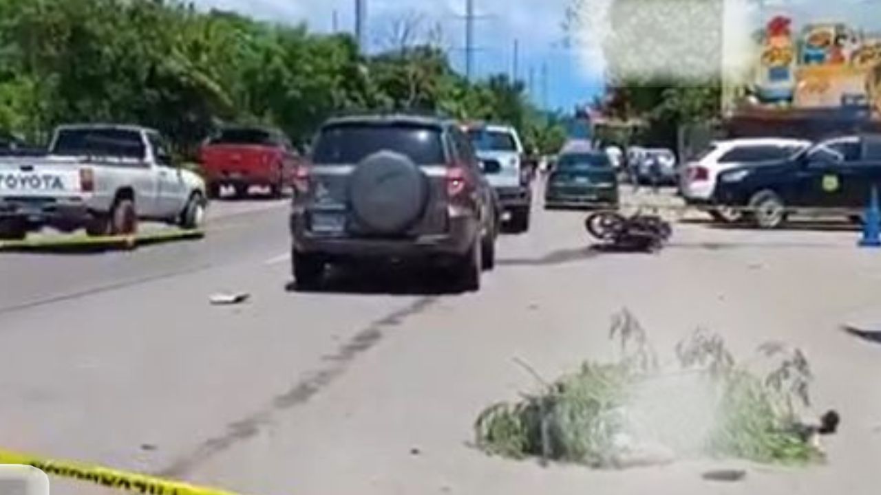 En pleno desfile, motociclista hondureño muere al impactar contra vehículo en Villanueva, Cortés