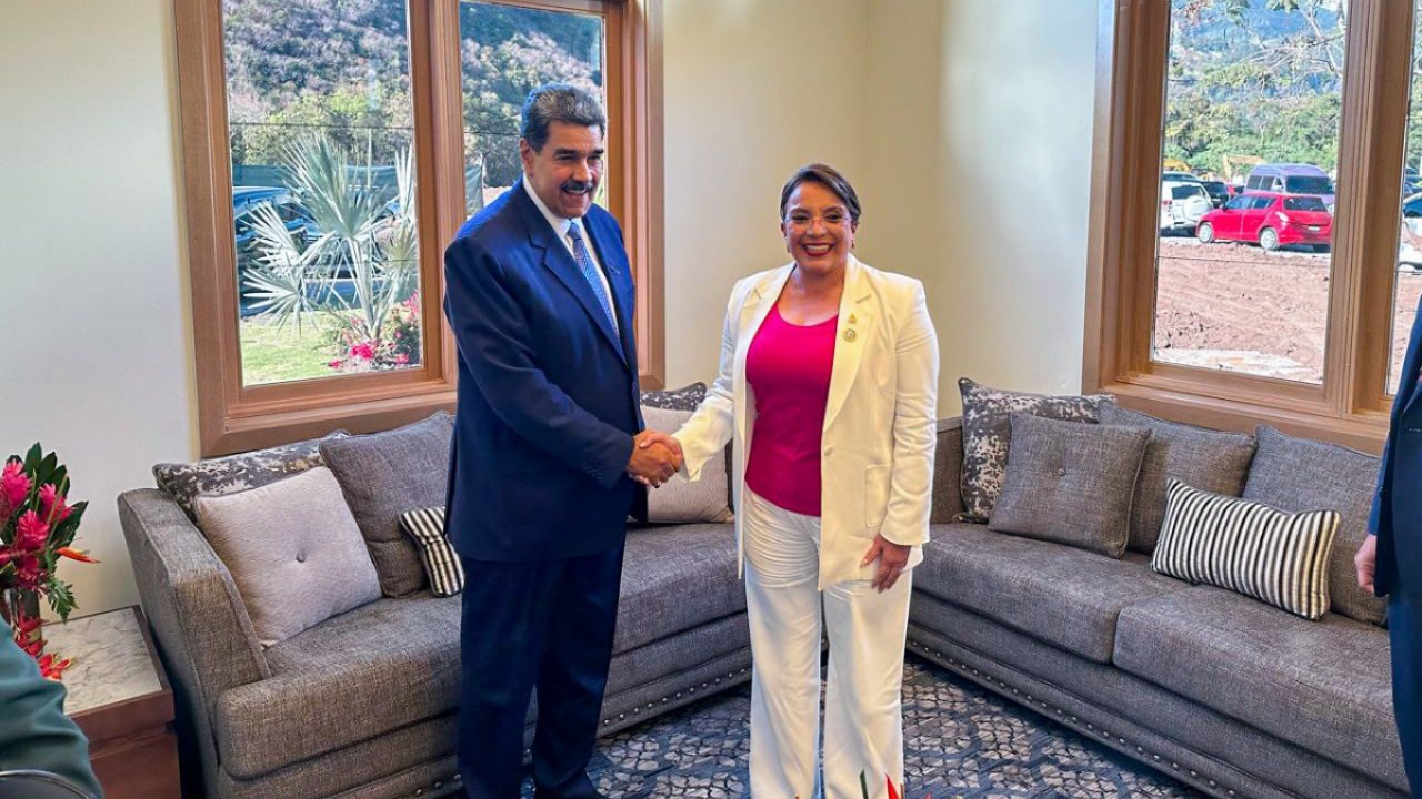 Maduro expresa su 'absoluto' apoyo a Castro y envía un 'gran abrazo' al pueblo de Honduras