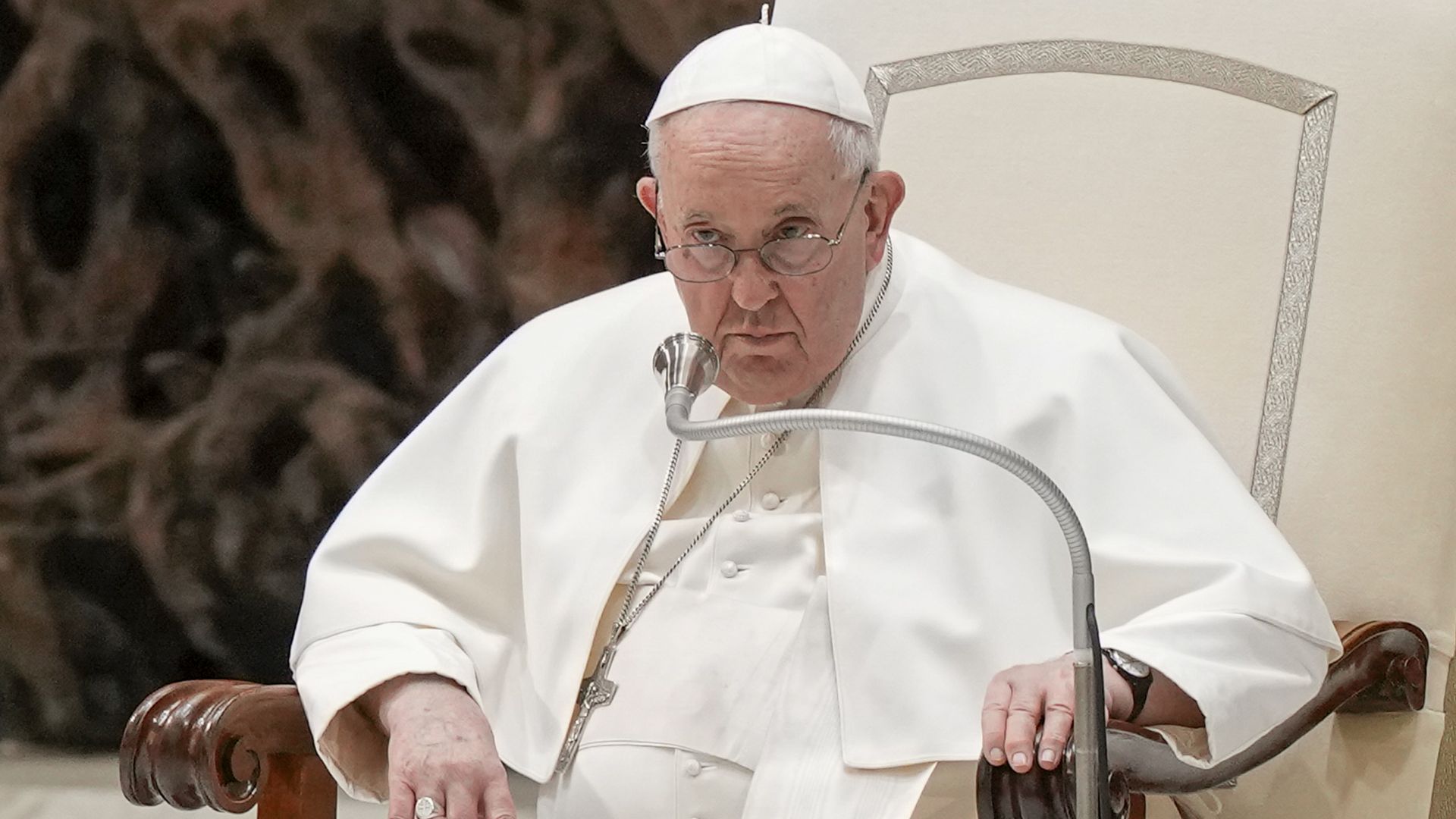 El papa afirma que el aborto es 'un homicidio' y el médico que lo practica es 'un sicario'