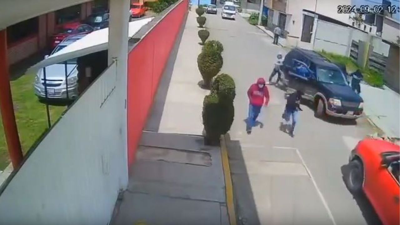 Cártel secuestra a pareja que iba en su camioneta, video capturó el momento
