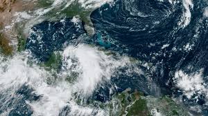La tormenta Helene pasa frente a la península de Yucatán y tiene bajo alerta a la Florida