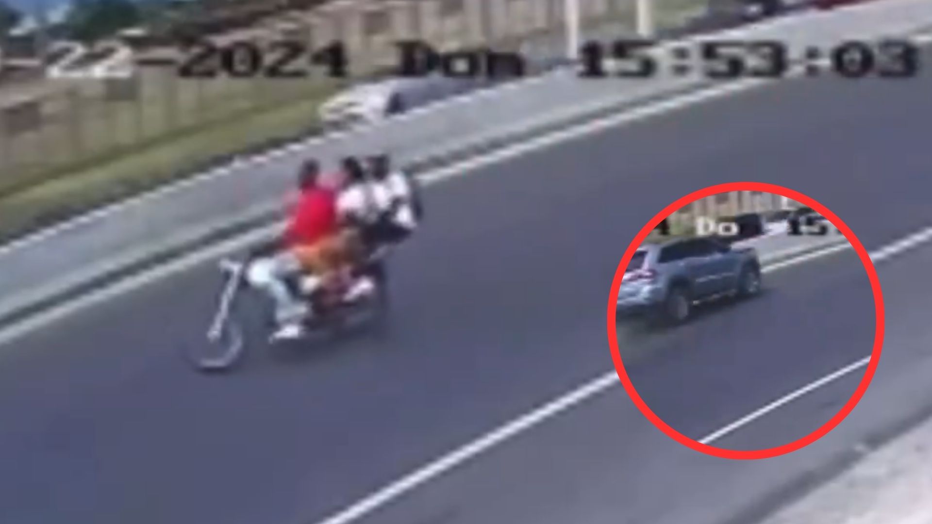 Video capta momento en que una niña y dos hombres mueren en accidente en moto