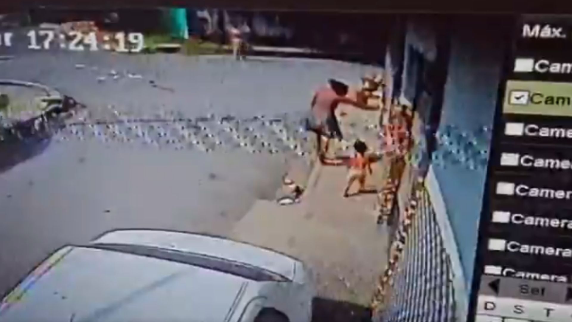 Cámara capta a mujer maltratando a su hija cuando compraba en una pulpería