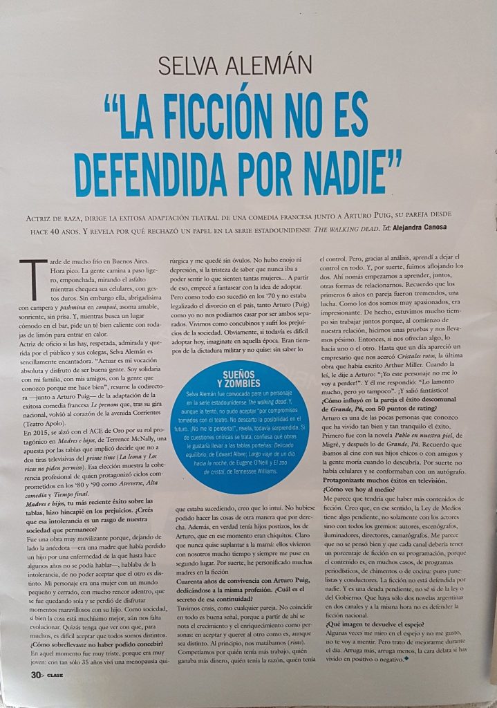 La página de un periódico donde se lee una entrevista a Selva