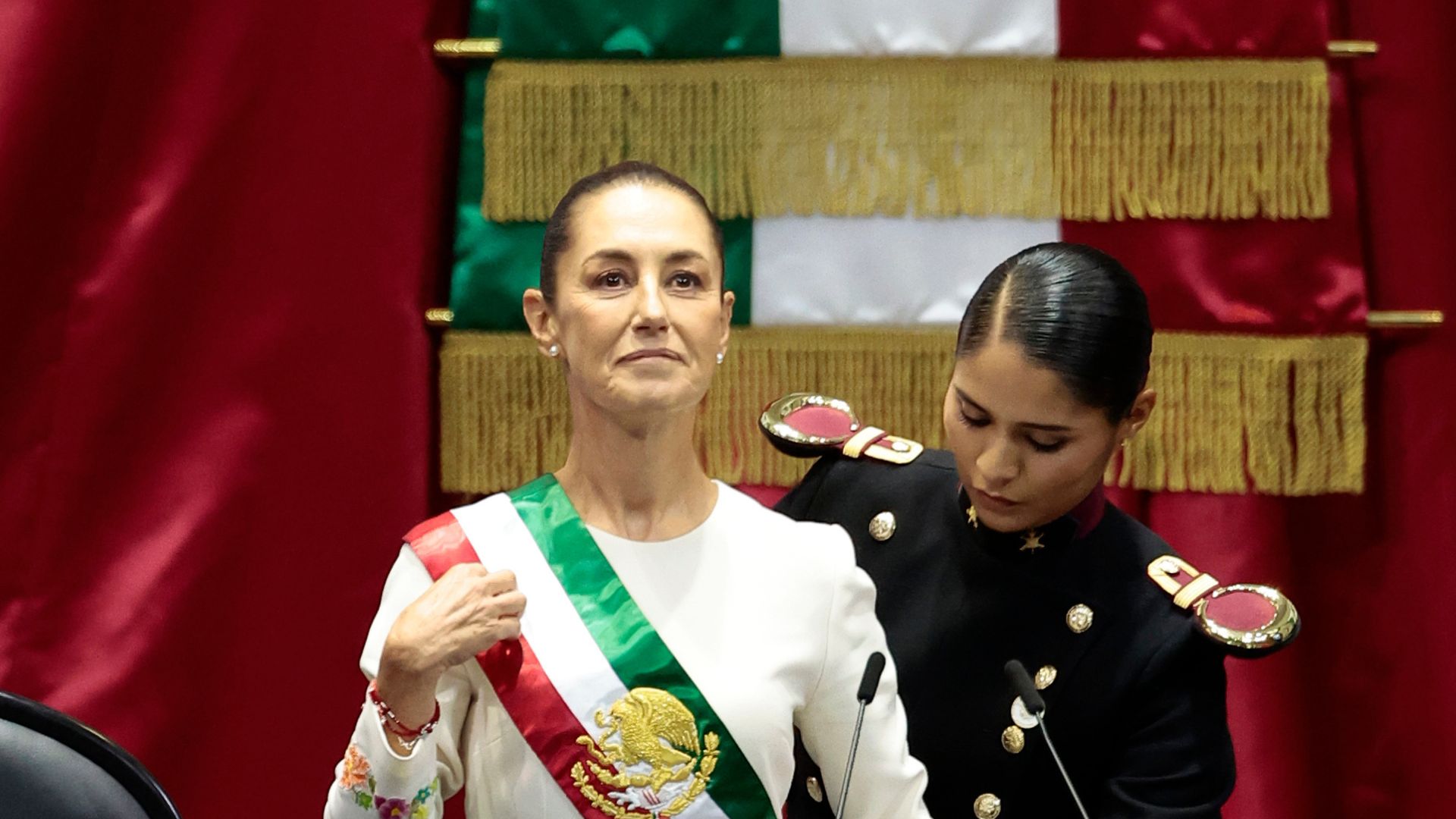 Claudia Sheinbaum asume como la primera mujer presidenta de México