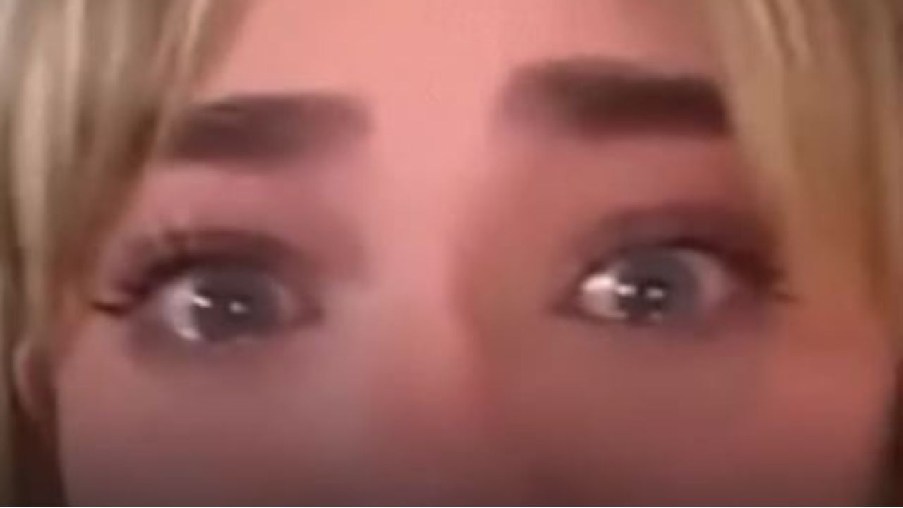 Joven pide llorando a su exnovio no presumir en redes a su actual pareja