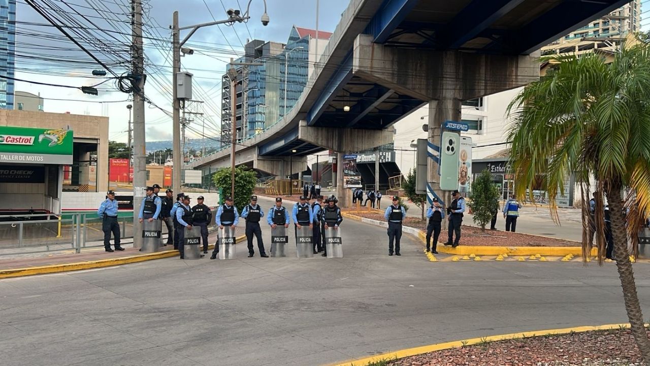Gobierno de Castro cierra accesos a Casa Presidencial ante movilización de productores del campo