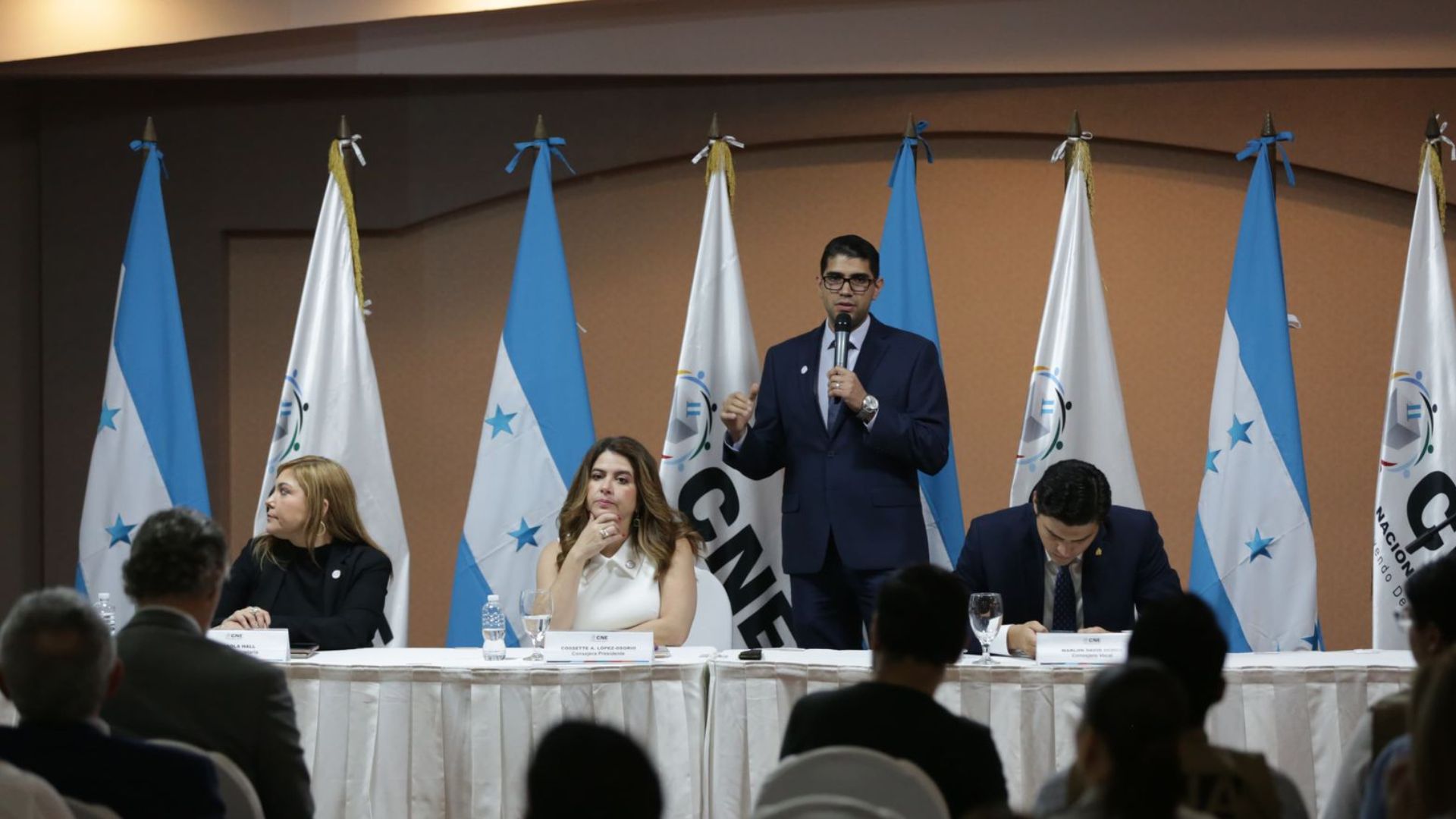 Tres empresas presentan ofertas ante el CNE para el TREP en elecciones en Honduras en 2025