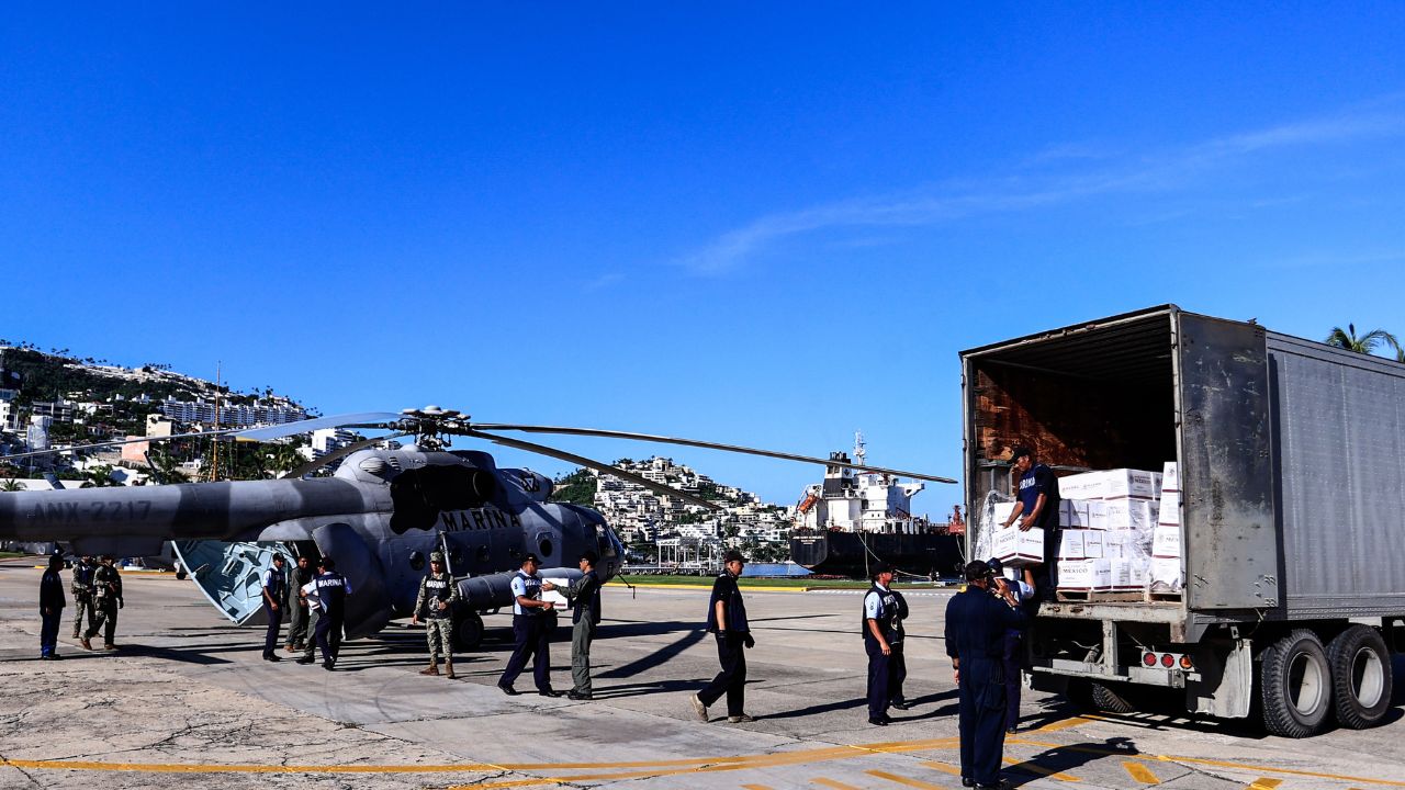 Damnificados por huracán John en sur de México empiezan a recibir despensas del Gobierno