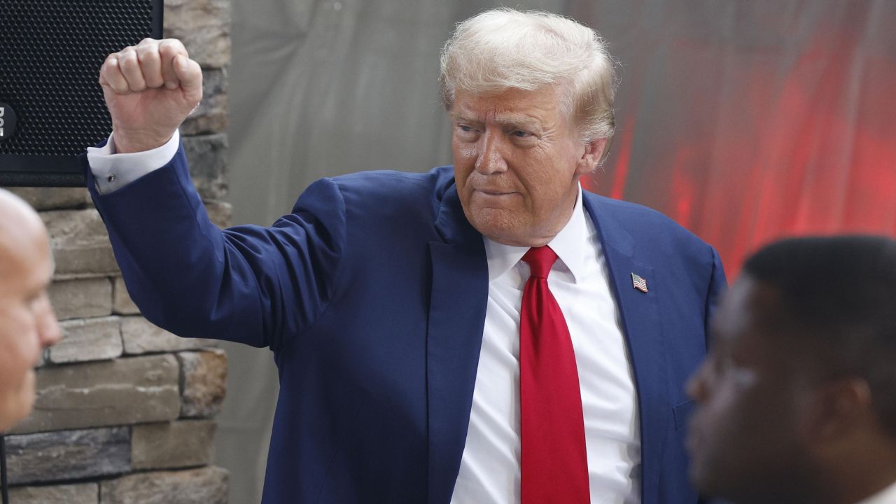 Trump sugiere que Israel debería atacar las instalaciones nucleares de Irán