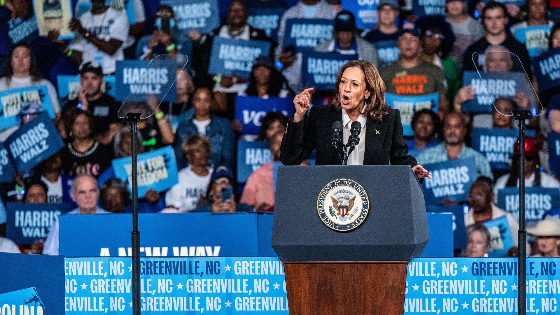 Harris ataca a Trump por haber dicho que quería generales como los de Hitler
