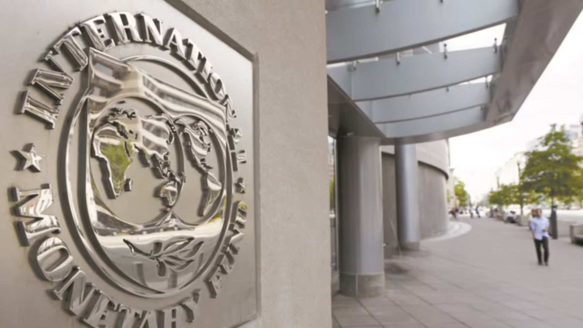 El FMI mantiene en el 3.2 % su previsión de crecimiento global en 2024 y reduce la de 2025