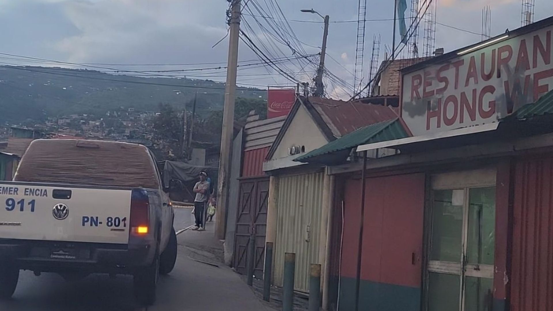 Hallan muerto a hombre en baño de un restaurante de comida china en El Carrizal