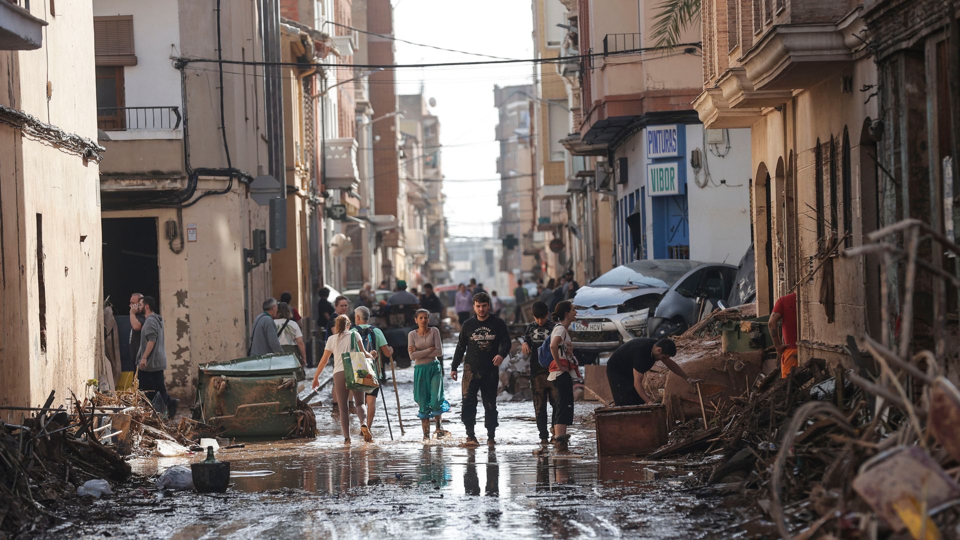 Hondureños, entre los latinos que tratan de reponerse tras el temporal en España