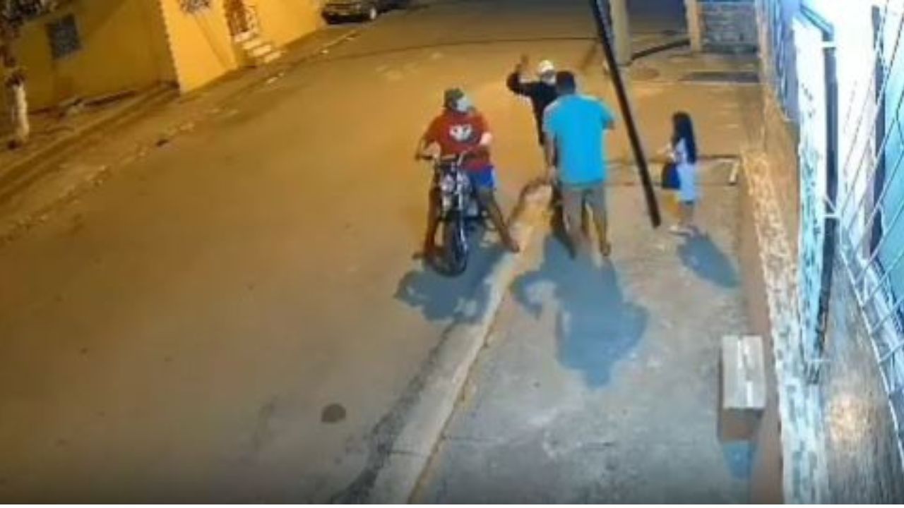 "Ay, me balearon": esto dijo a su hija un hombre que se negó a entregar su celular en asalto captado en video