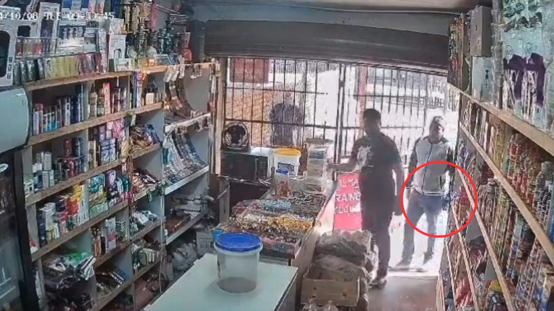Ladrón mata a martillazos a empleado de una pulpería y todo queda video
