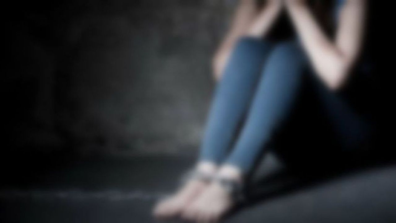 Mujer vende a su hija a hombre de 57 años para adquirir un terreno